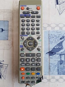 Fjernkontroll spist av hund Fjernkontroll spist av hund