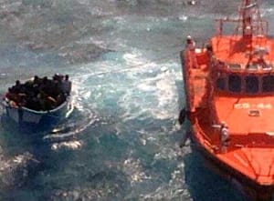 En Afrikansk forferdelig tragedie. Flykninger reddet av patruljebåt Gran Canaria