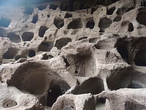 Huler for oppbevaring av mat for urfolket på Gran Canaria - Castillo de Santa Bárbara y San Hermenegildo.