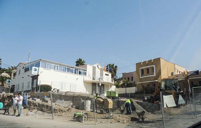 Det offentlige systemet i Spania. Arbeidene foran kommunehuset Arguineguin