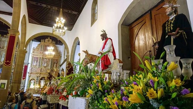 Puerto del la Cruz - Utstilling av figurene fra påskeprosesonen