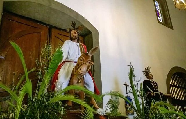 Puerto del la Cruz - Utstilling av figurene fra påskeprosesonen